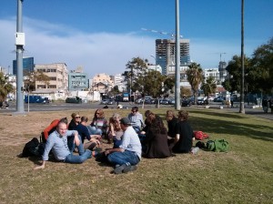 Meeting in Levinsky Park in the middle of Tel Aviv. Photo: HK