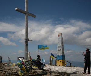 Flaggen auf dem Hoverla